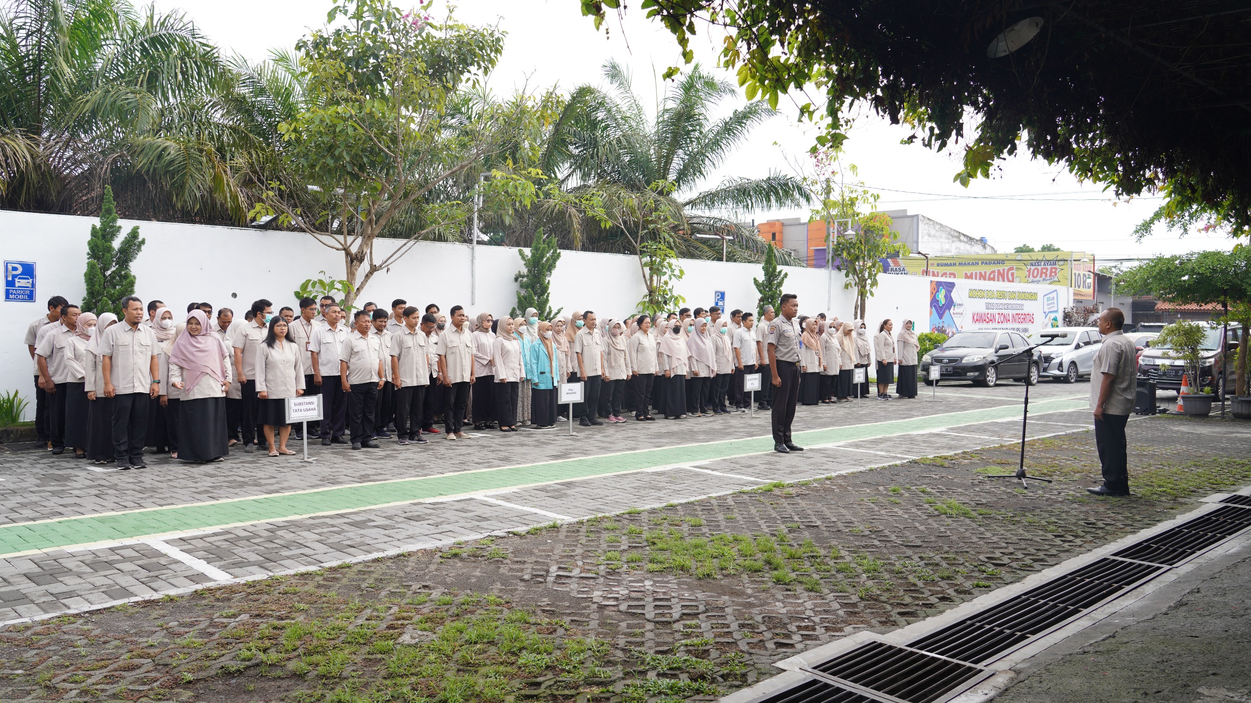 Apel Pagi Perdana 2024, BB Labkesmas Berikan Piagam Penghargaan
